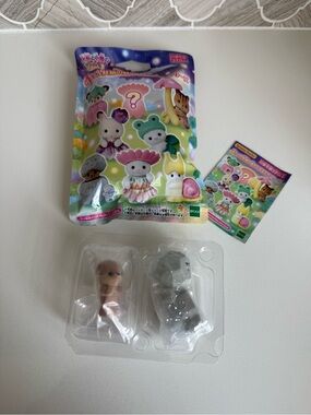 Sylvanian Families Fairy Friends Otter Baby Rock Costume